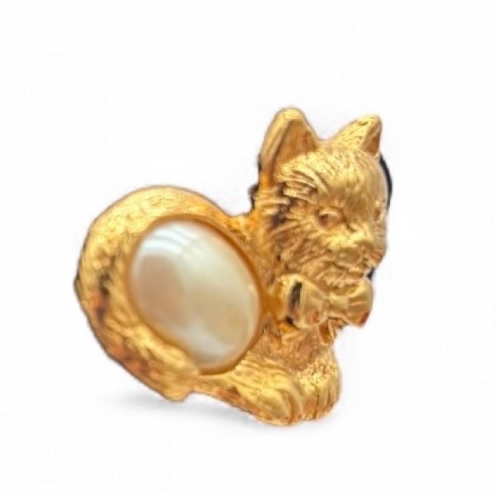 Vintage Avon Gold-Tone Cat Pin with Pearl Cabochon Belly - Picture 3 of 6